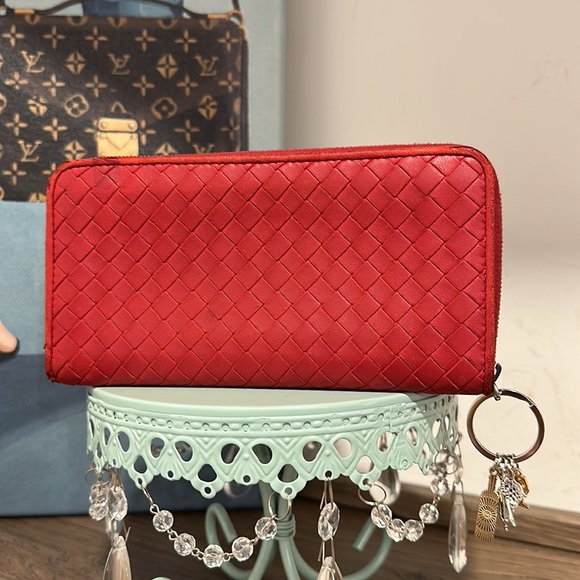 ❤️Wallet by Bottega Intrecciato ❤️ - Picture 3 of 16